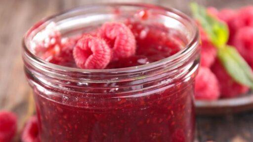 Sie sehen das Titelbild zum Beitrag mit dem Thema: Himbeermarmelade aus gefrorenen Himbeeren