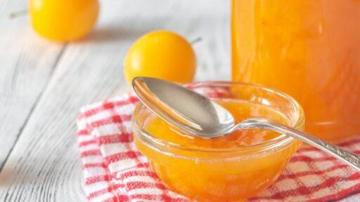 Sie sehen das Titelbild zum Beitrag mit dem Thema: Mirabellen Marmelade mit Schuss