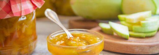 Sie sehen das Titelbild zum Beitrag mit dem Thema: Zucchini Marmelade einfach selbstgemacht