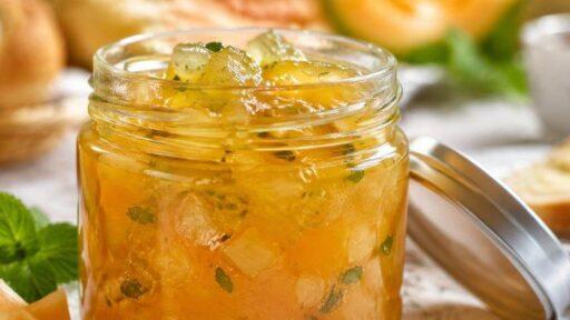 Sie sehen das Titelbild zum Beitrag mit dem Thema: Hausgemachte Minze-Melonen-Marmelade
